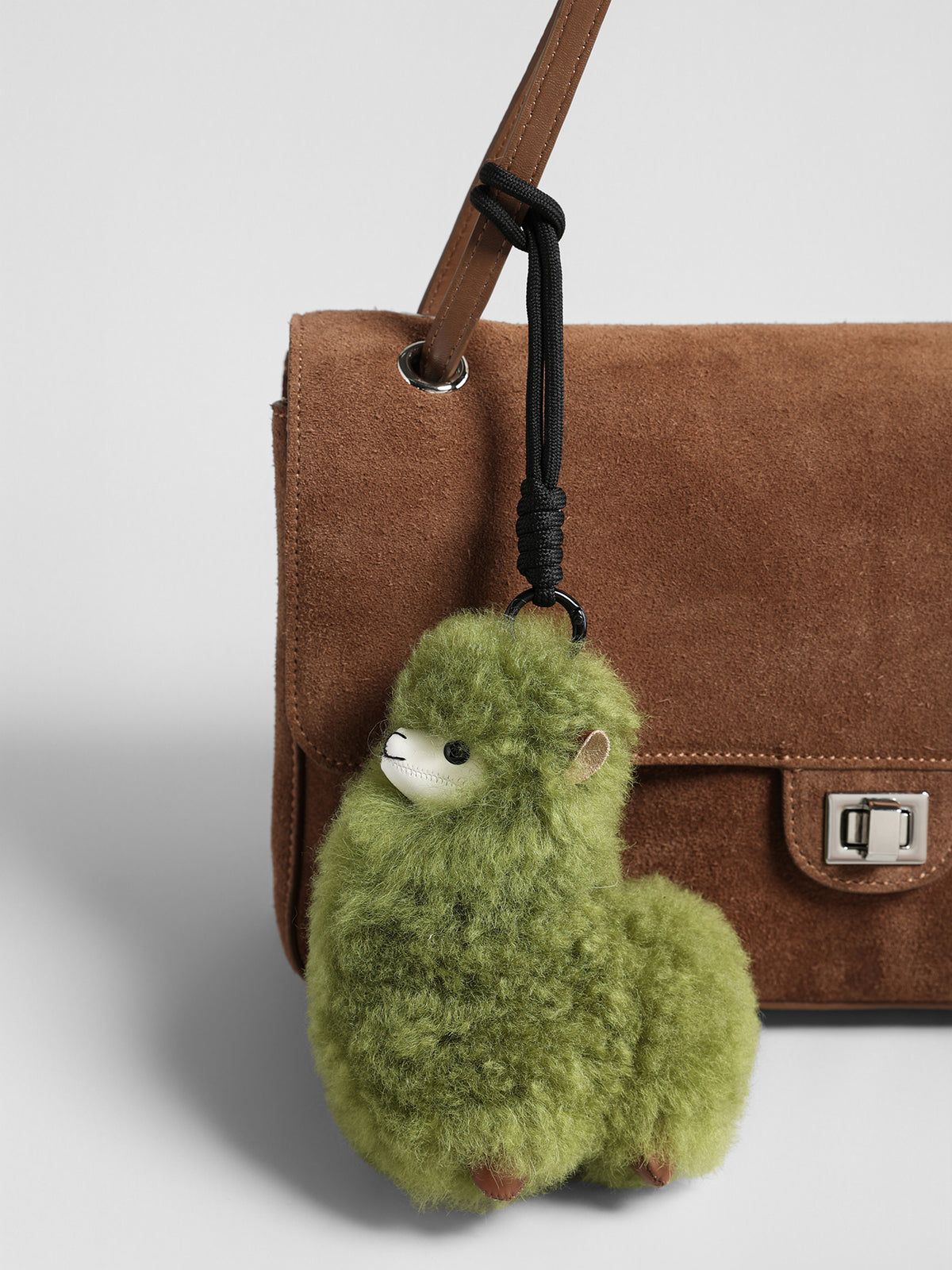 Fluffy Alpaca Bag Charm – Plush Animal Keychain with Rope Loop