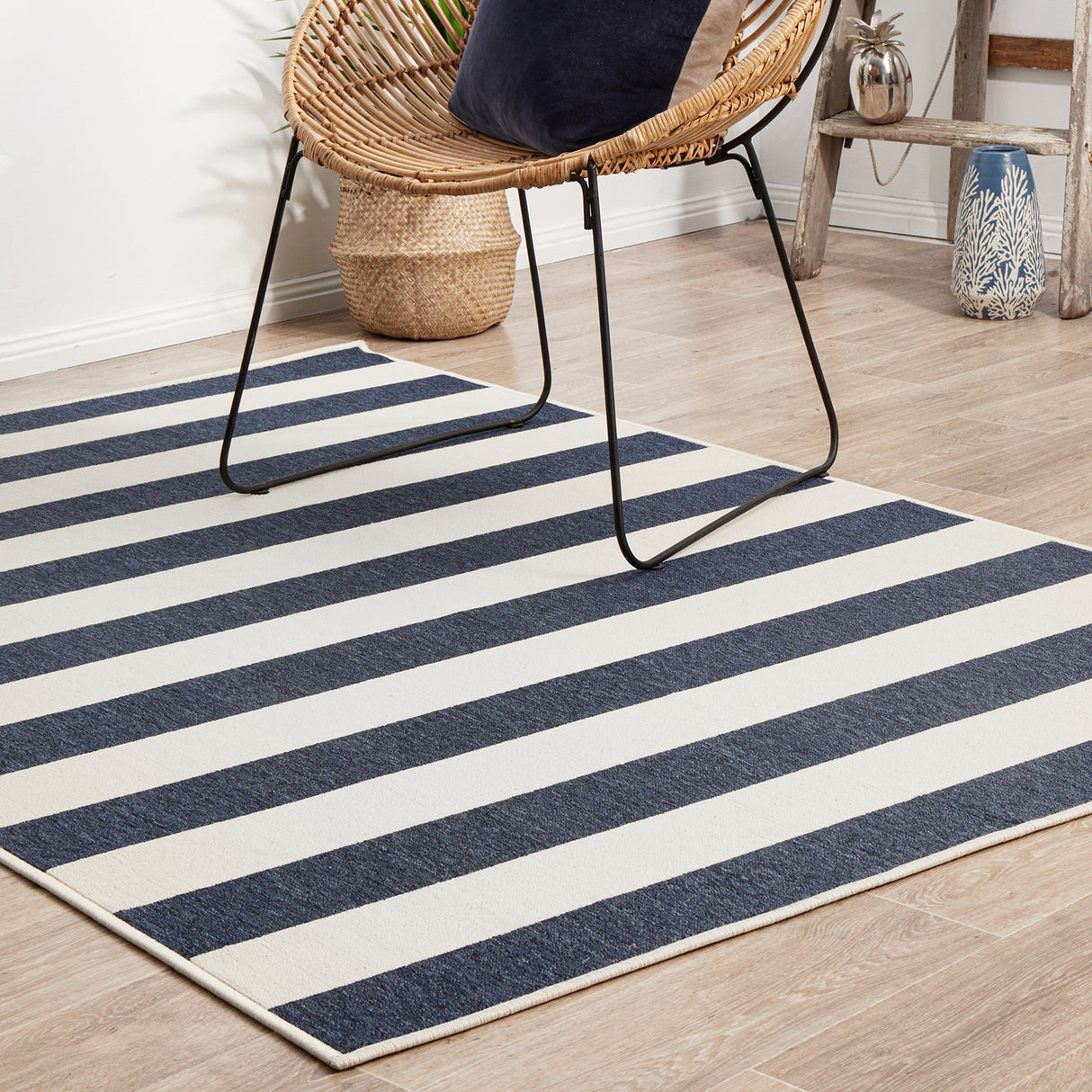 Seaside 4444 Navy White Rug