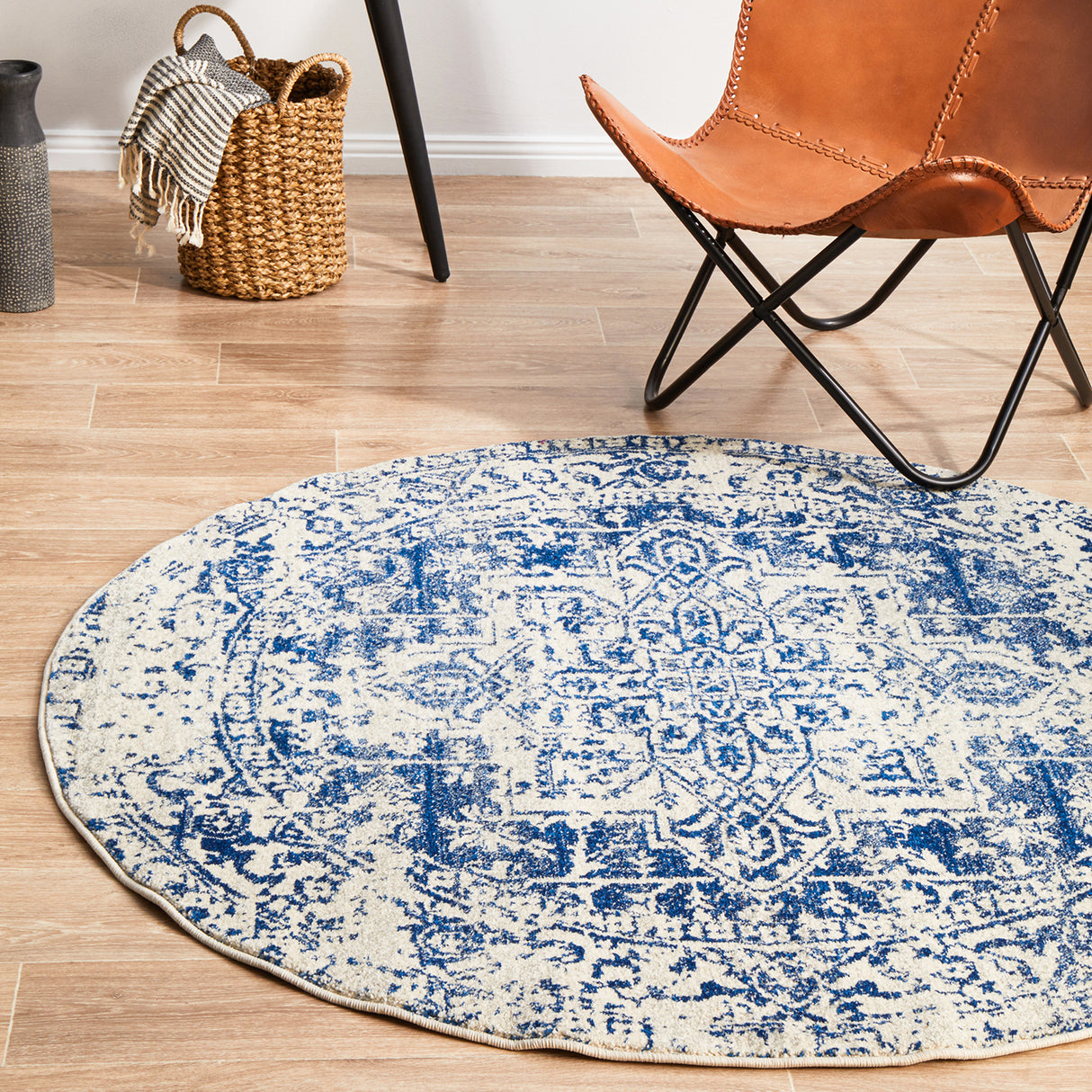 Evoke 253 White Navy Round Rug