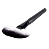 Flat Fan Brush Professional Fiber Makeup Brush Define Bronzer Illuminator - Black Silver
