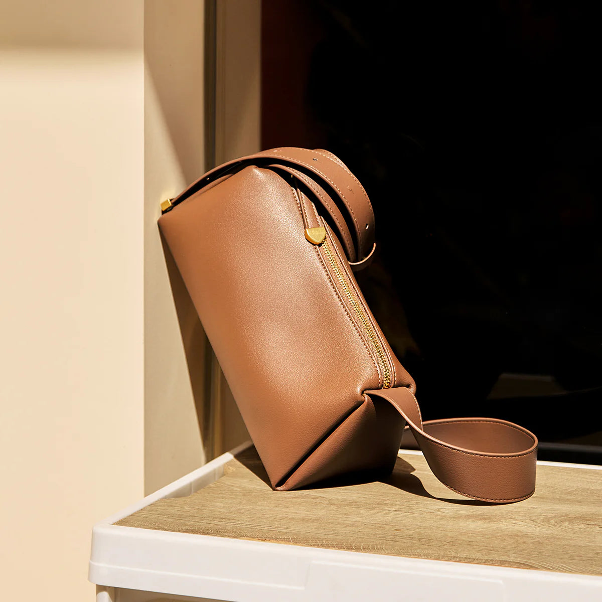 Nalandu Minimalist Leather Baguette Shoulder Bag - Brown