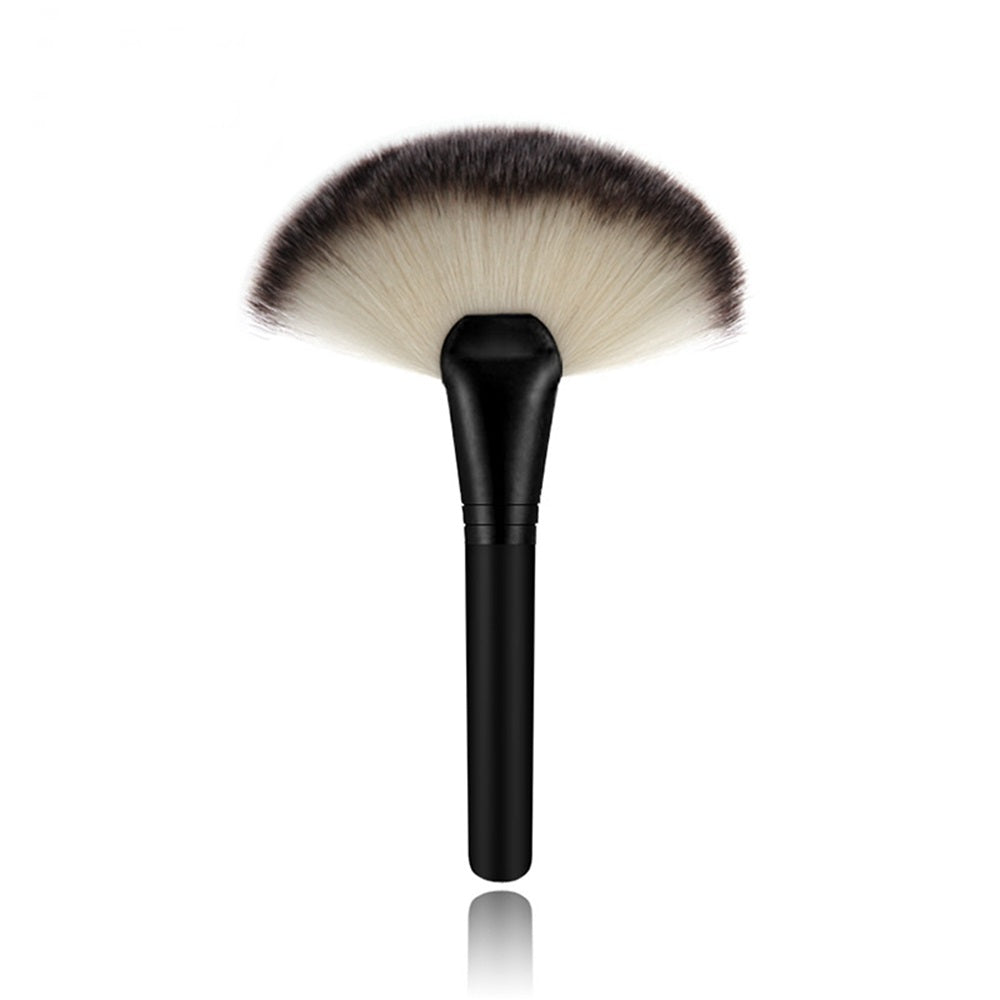 Flat Fan Brush Professional Fiber Makeup Brush Define Bronzer Illuminator - Black