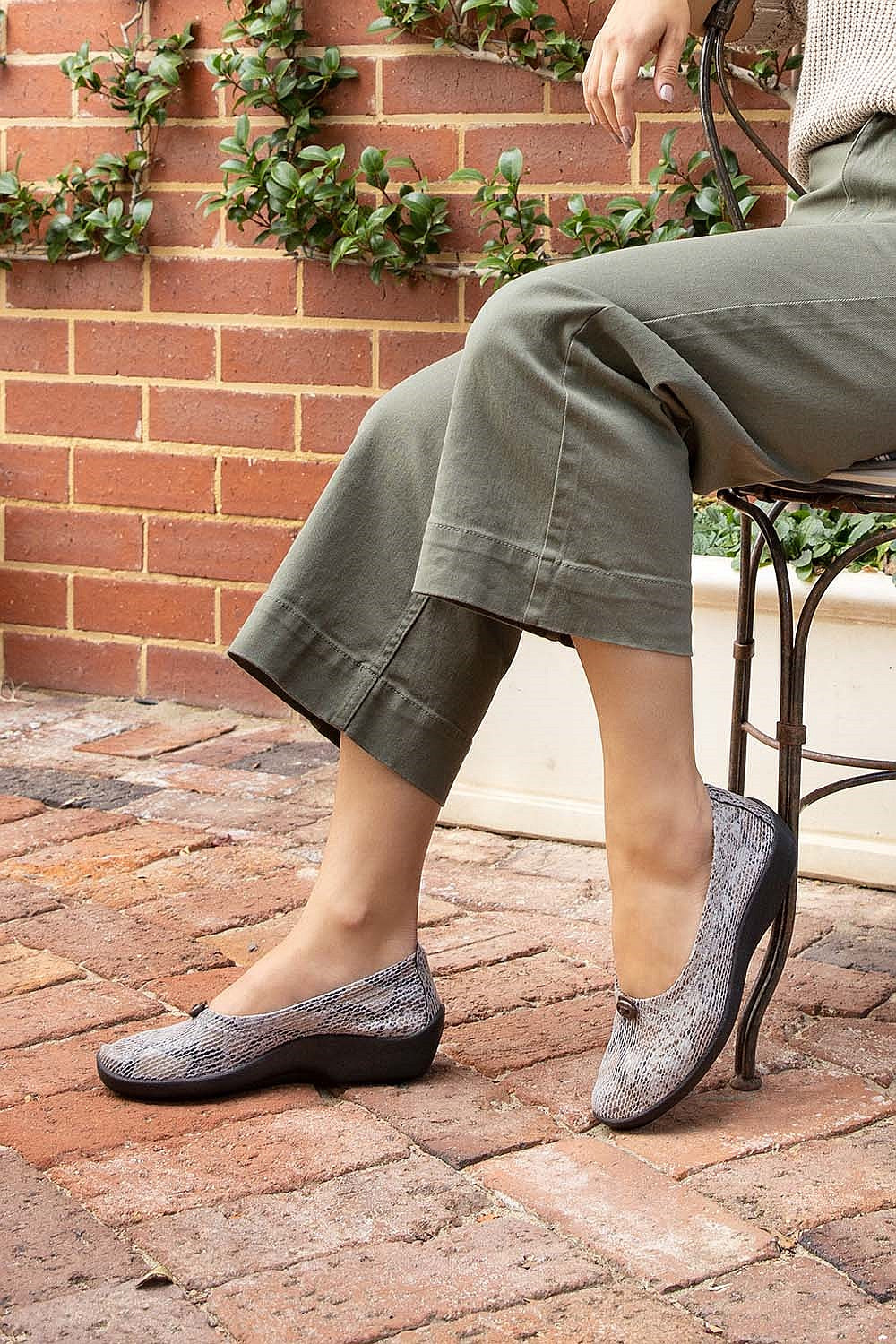 Arcopedico L14 A92 Grey Snake