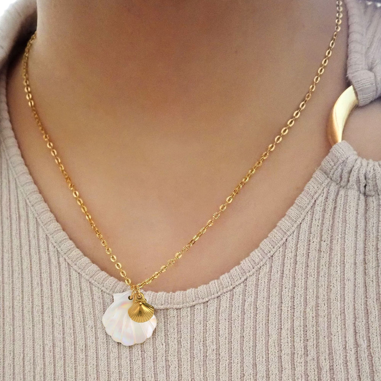 Bullion Gold Dual Pearl & Gold Shell Necklace