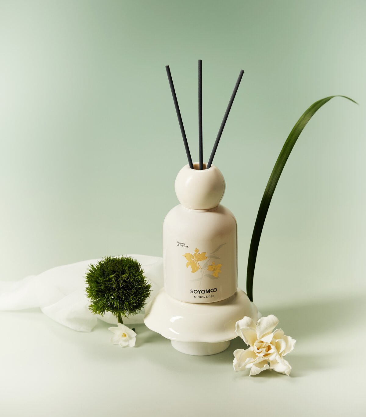 Moonlit Gardenia Sculpted Round Shoulder Reed Diffuser � 150ml