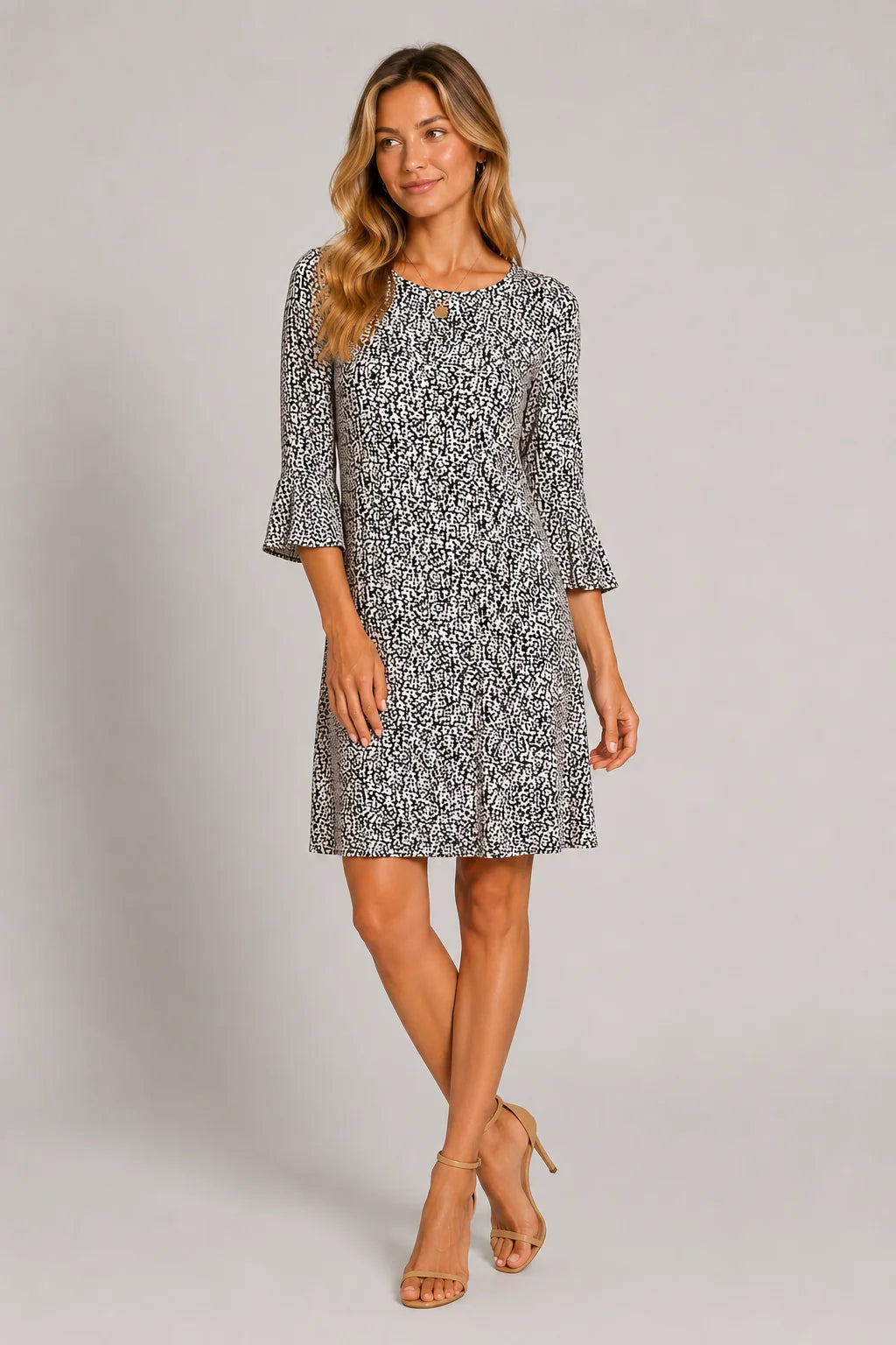Worship Women's 3/4 Sleeve Shif t Dress - Black White