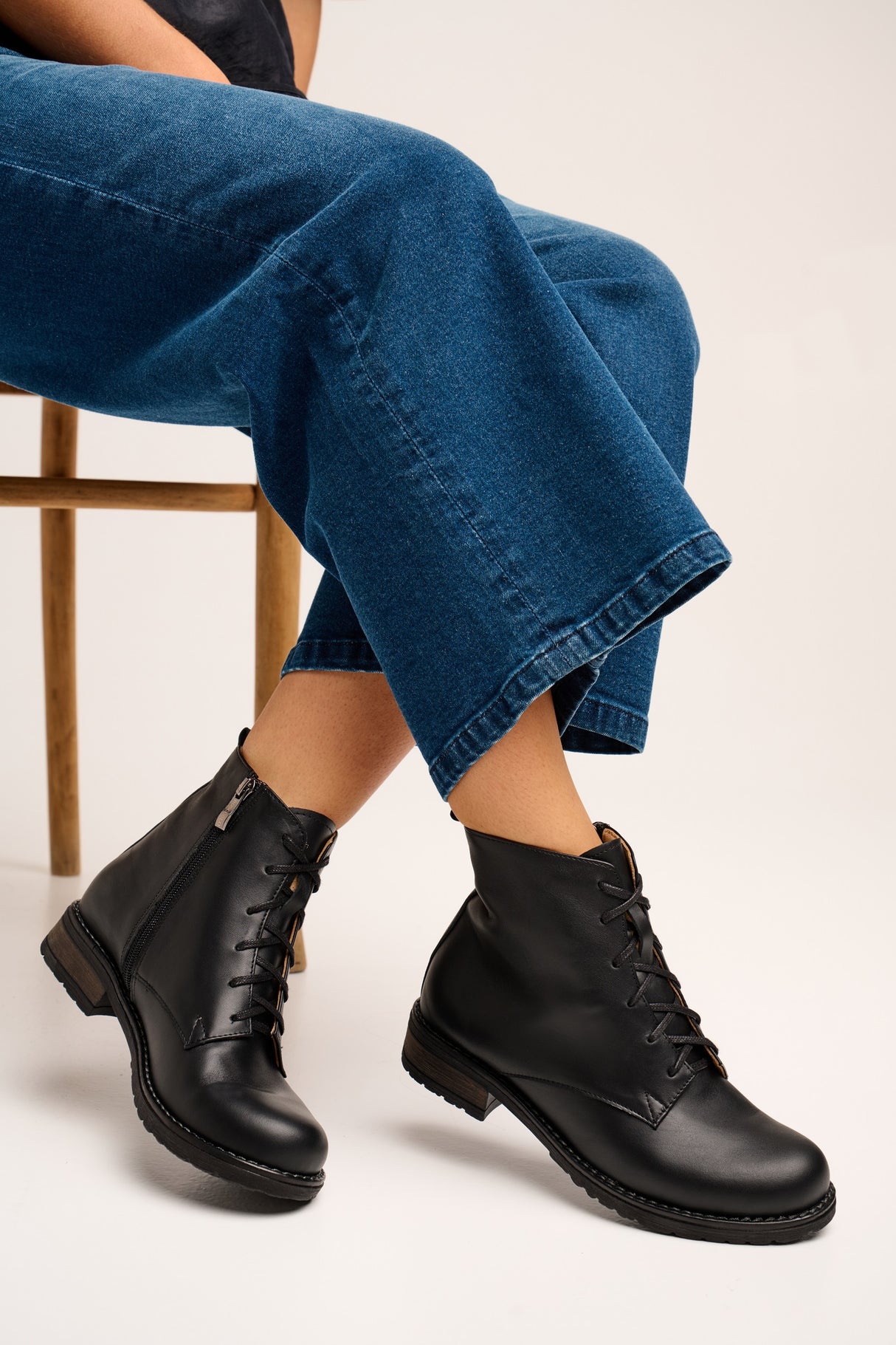 Bosccolo Womens Boots - Black