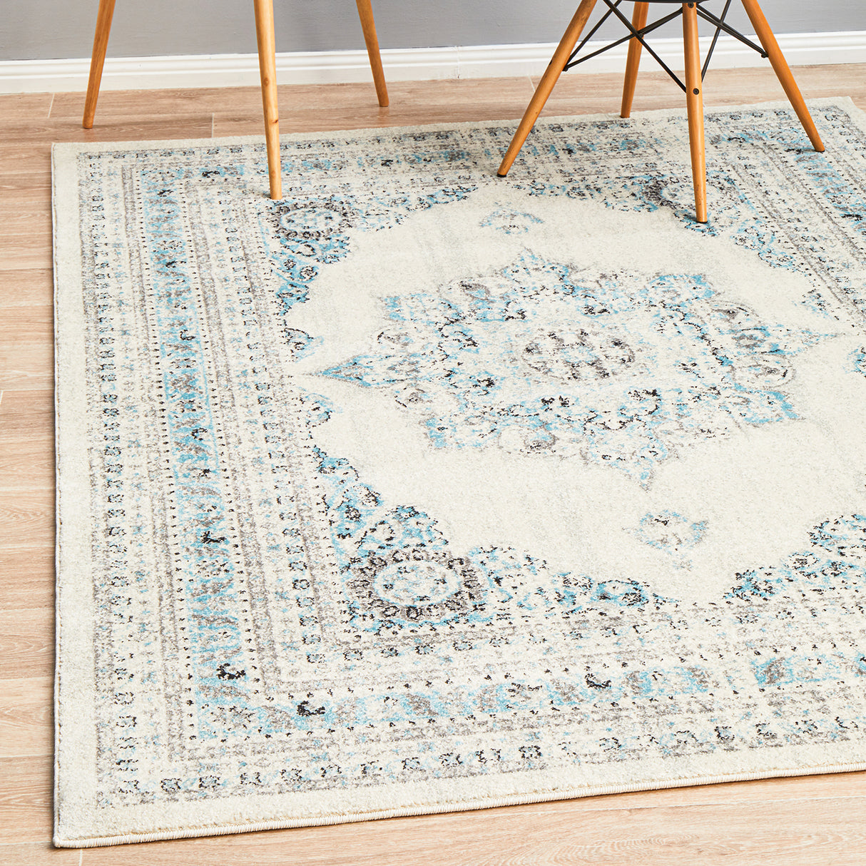 Century 922 White Rug
