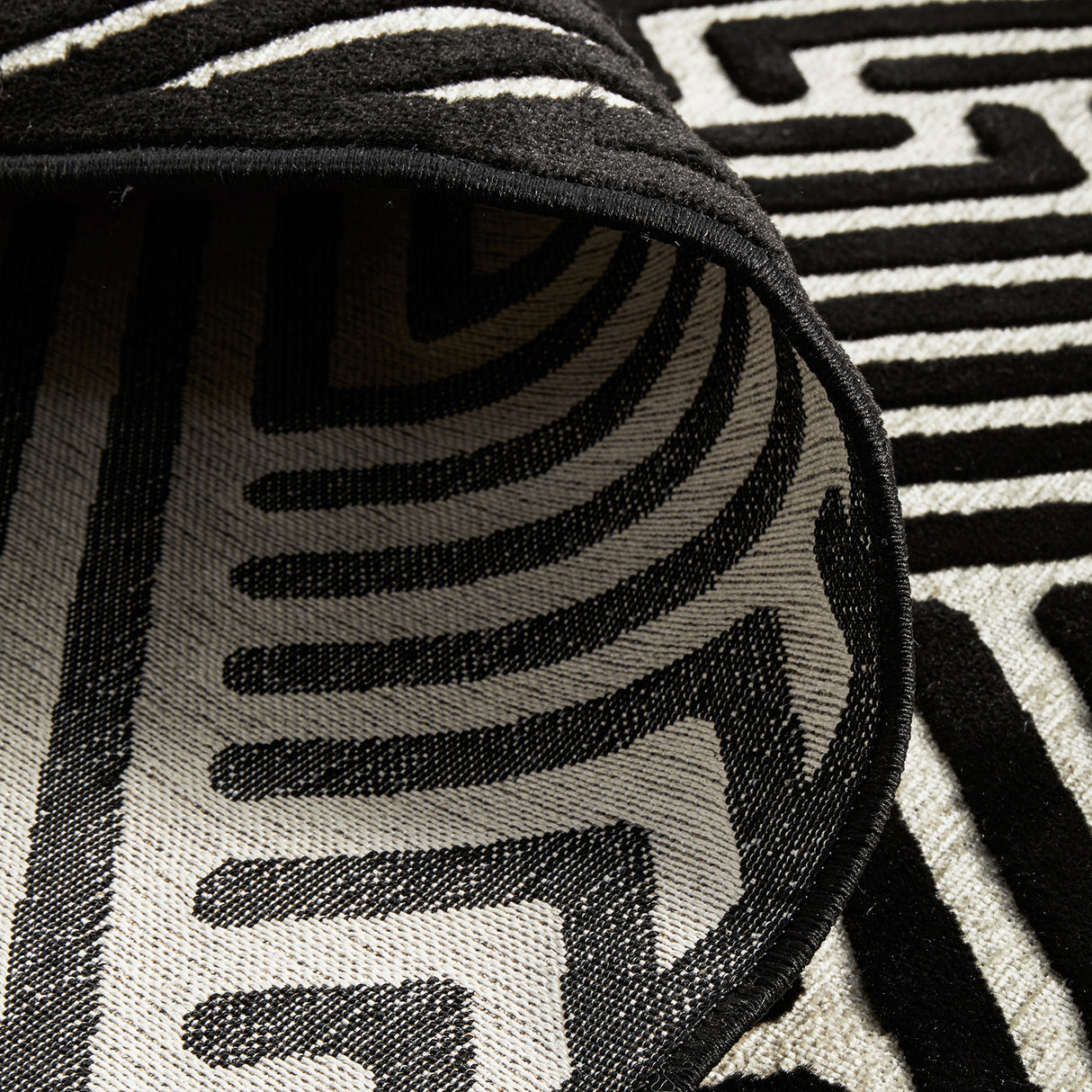 York Cindy Black & Gold Rug