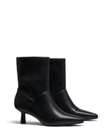 Therapy Kacee Black Smooth