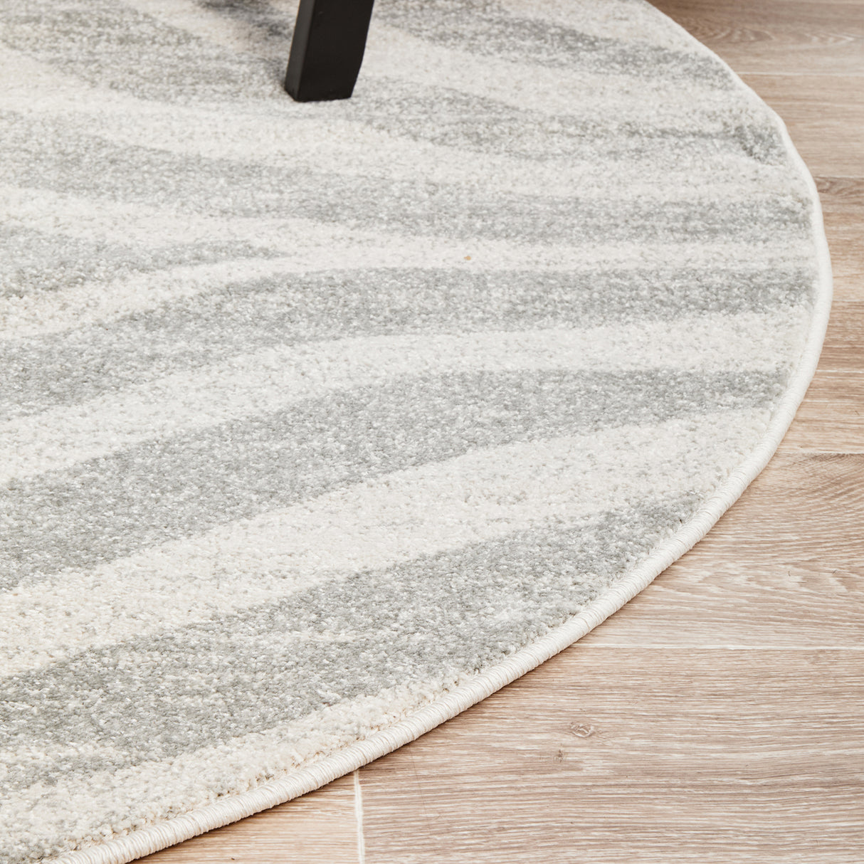 Chrome Savannah Silver Round Rug