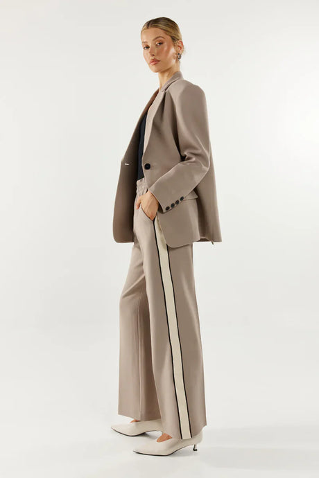 Madison The Label Domenica Blazer - Taupe