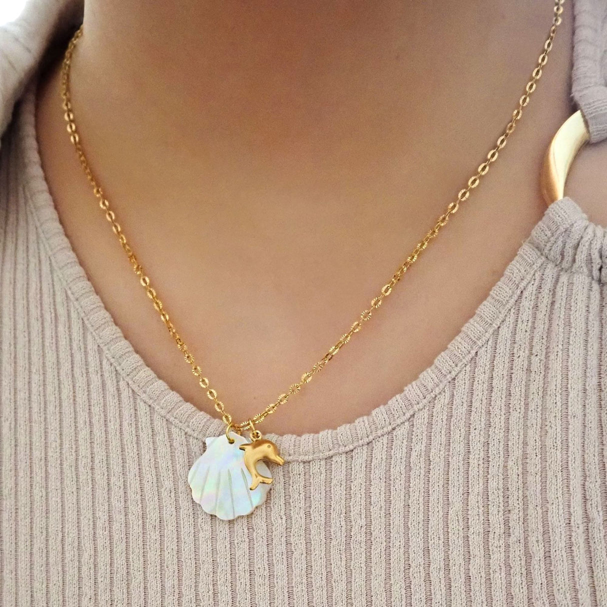 Bullion Gold Pearl Shell & Gold Dolphin Necklace