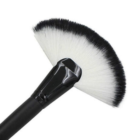 Flat Fan Brush Professional Fiber Makeup Brush Define Bronzer Illuminator - Black Silver