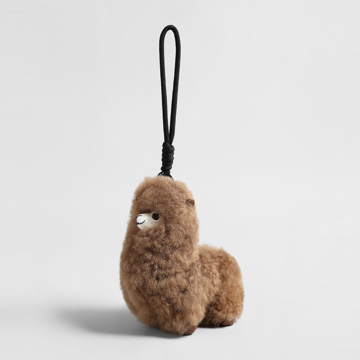 Fluffy Alpaca Bag Charm – Plush Animal Keychain with Rope Loop
