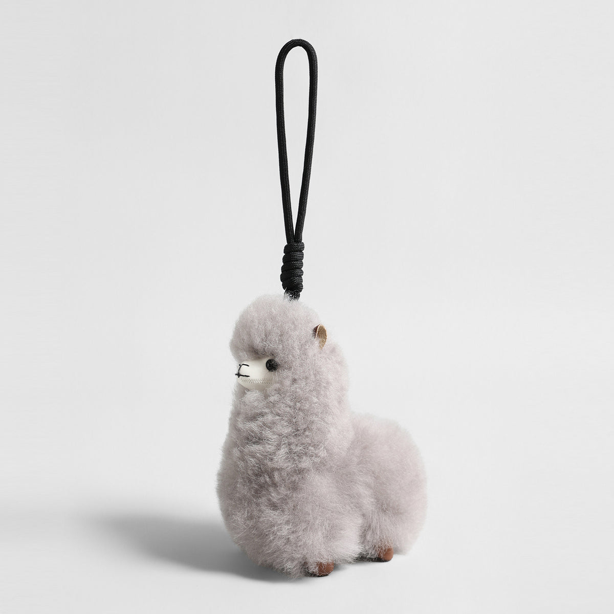 Fluffy Alpaca Bag Charm – Plush Animal Keychain with Rope Loop