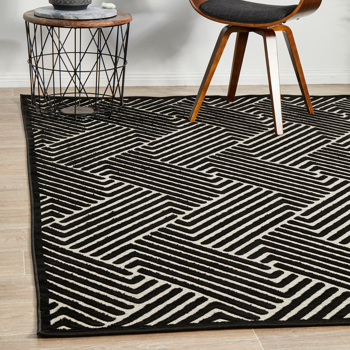 York Cindy Black & Gold Rug