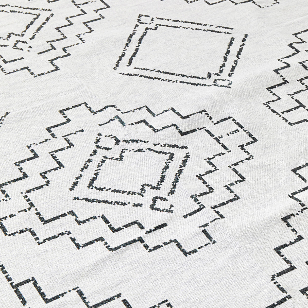 Kindred Leeroy White Rug