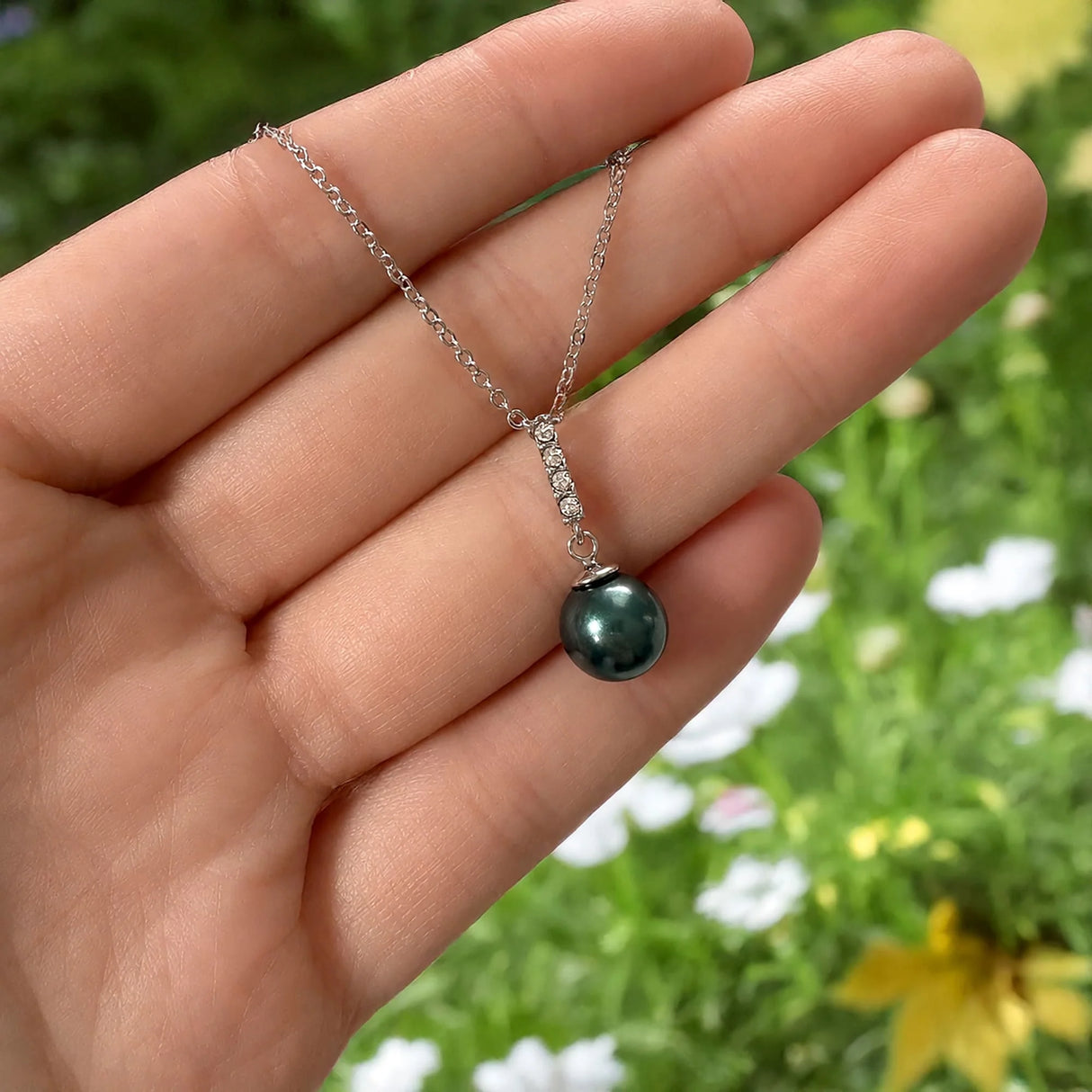 Krystal Couture Lustrous Pendant Necklace Embellished with Swarovski Crystal Iridescent Tahitian Look Pearls