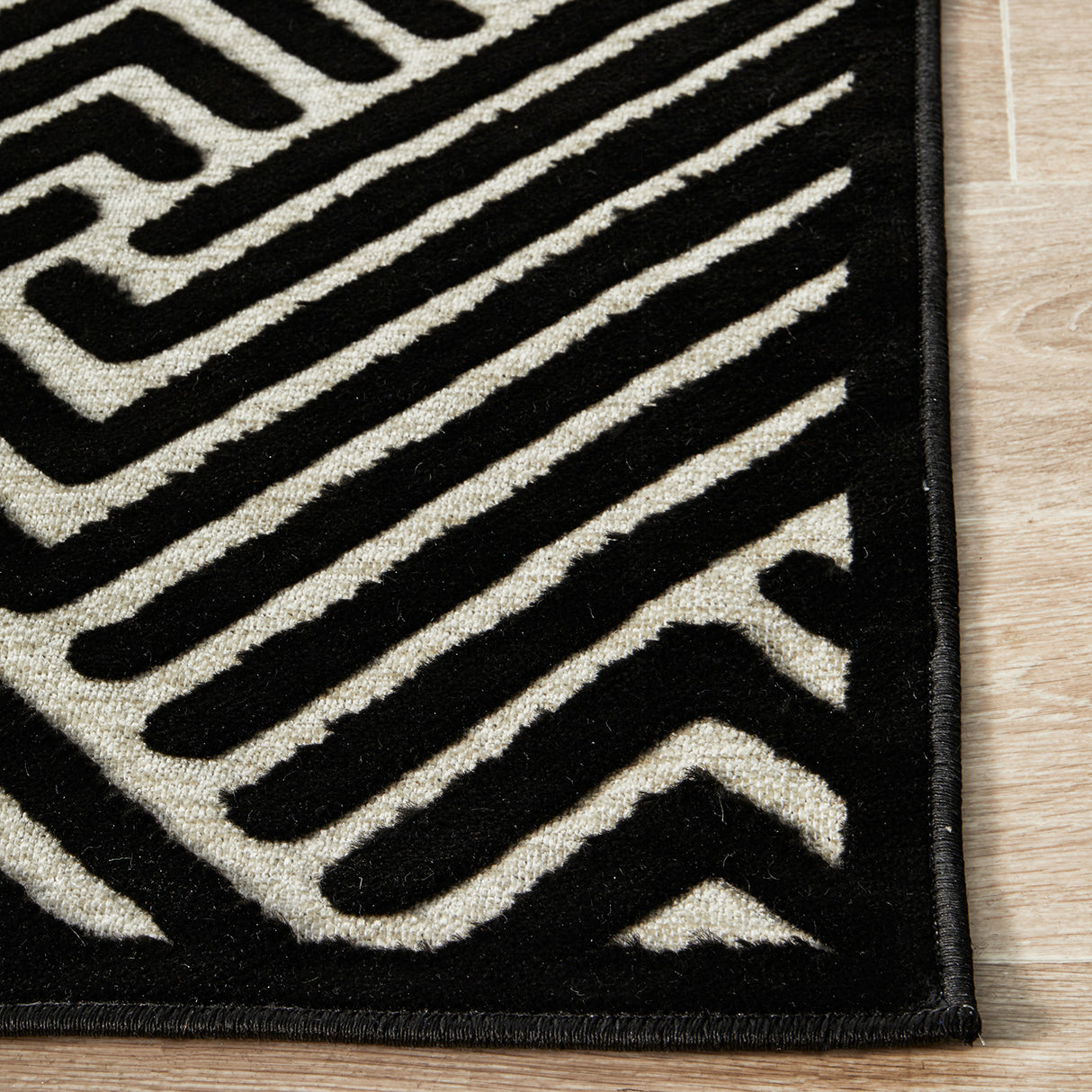 York Cindy Black & Gold Rug