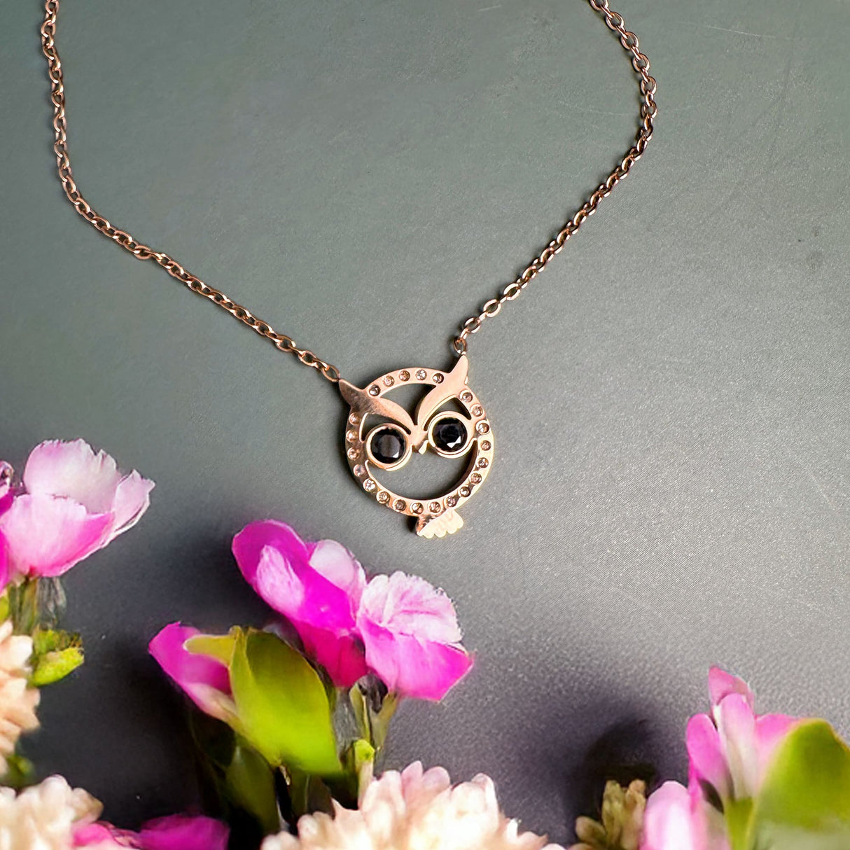 Bullion Gold Bright-Eyed Owl Short Necklace