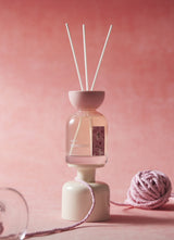 Blushing Peach Bliss Sculpted Round Shoulder Reed Diffuser � 200ml