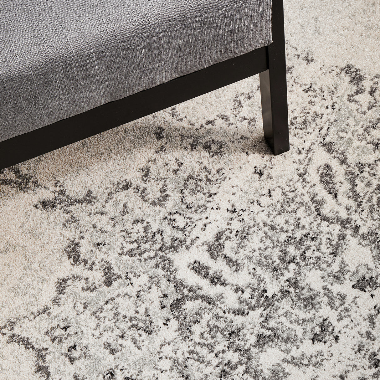 Chrome Rita Silver Rug