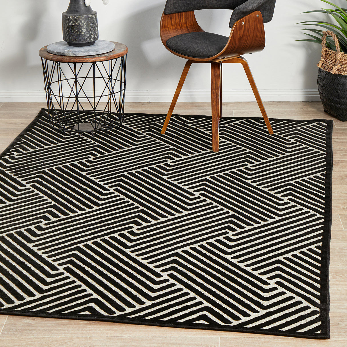 York Cindy Black & Gold Rug