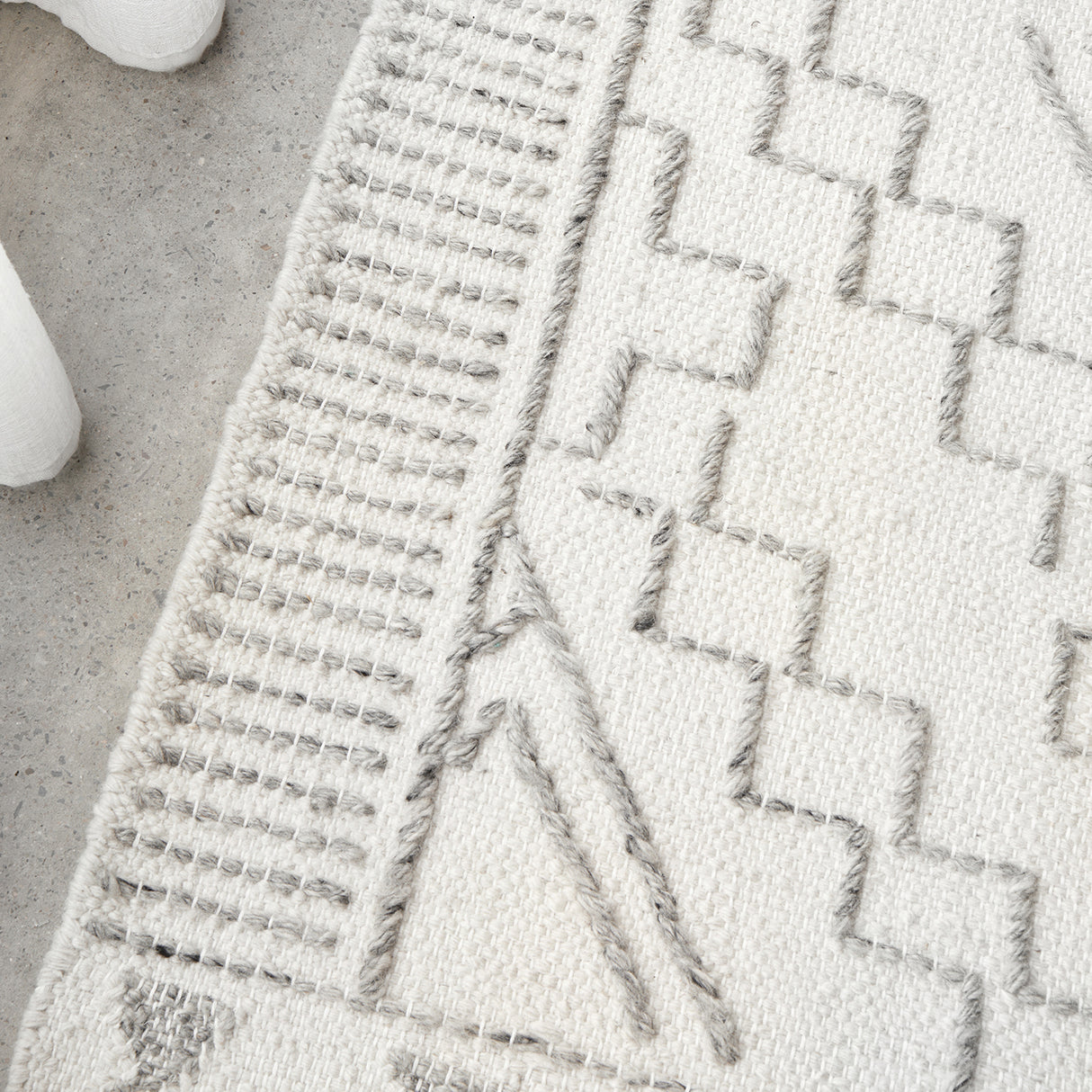 Hudson 802 Ivory Rug