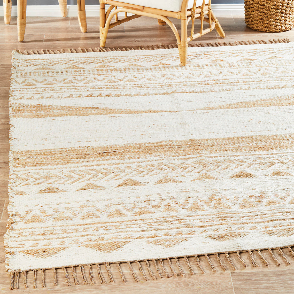 Parade 333 White Rug