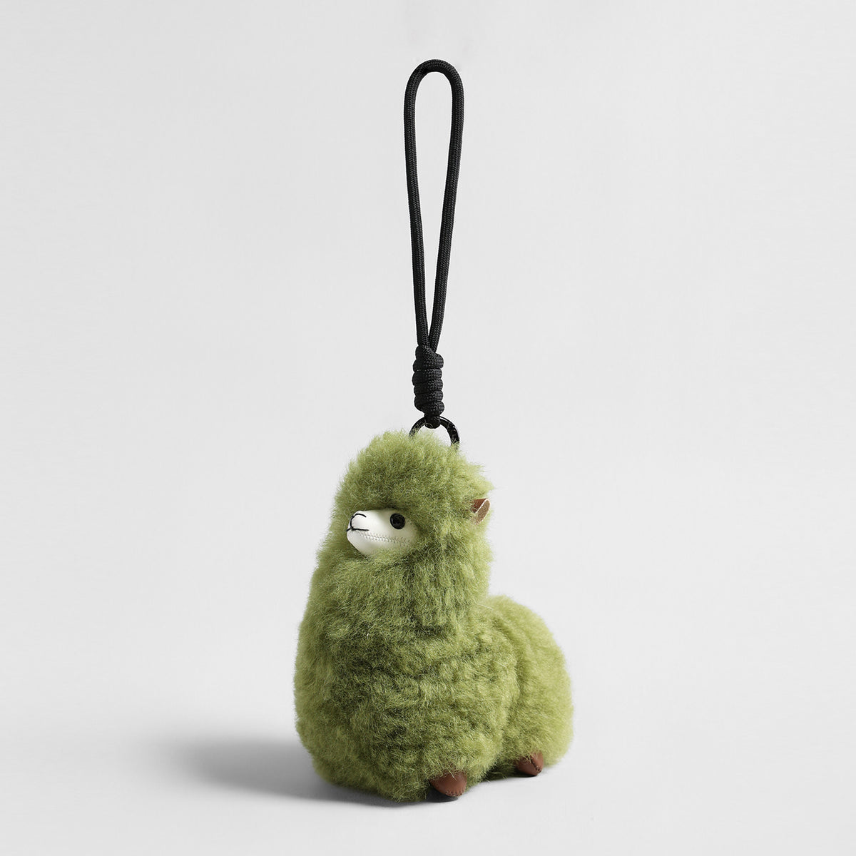 Fluffy Alpaca Bag Charm – Plush Animal Keychain with Rope Loop