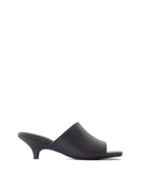 Therapy Nassau Black