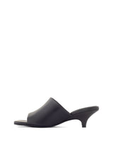 Therapy Nassau Black