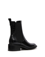 Therapy Stable Black Croc