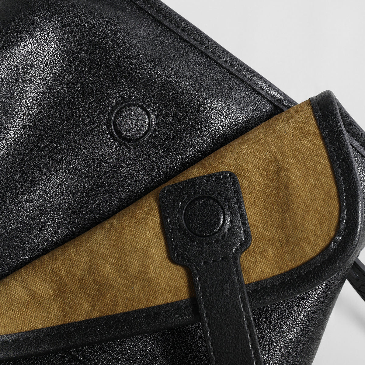 Vintage Leather Messenger Bag – Flap-Top Crossbody Shoulder Bag