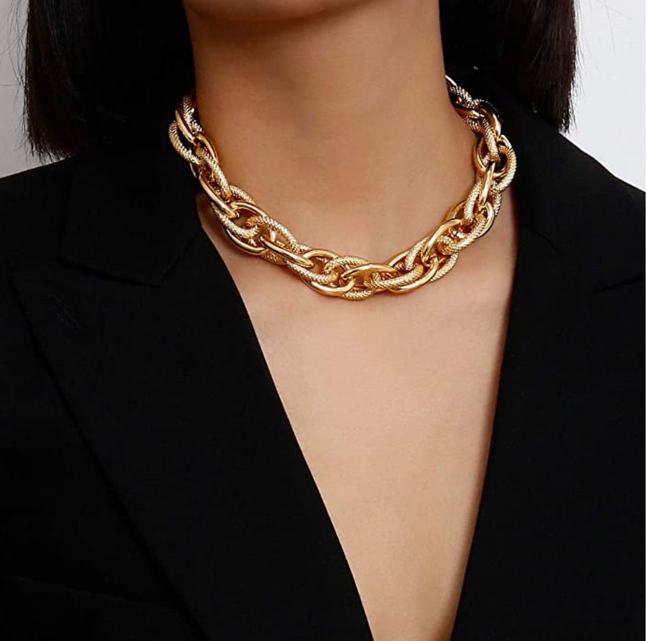 Liv Oliver 18K Gold Textured Link Necklace