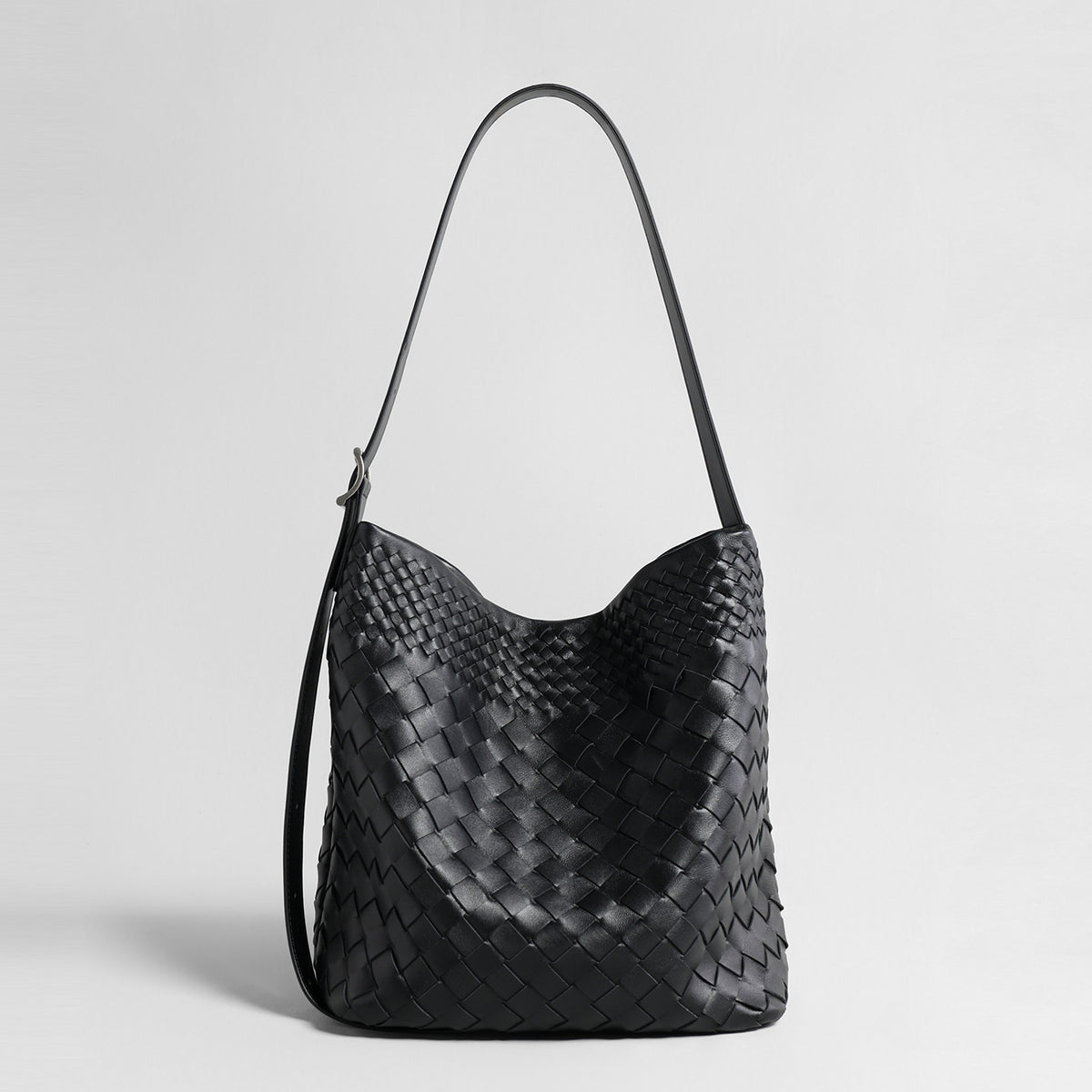 Woven Sheepskin Bucket Bag – Leather Shoulder & Crossbody Bag