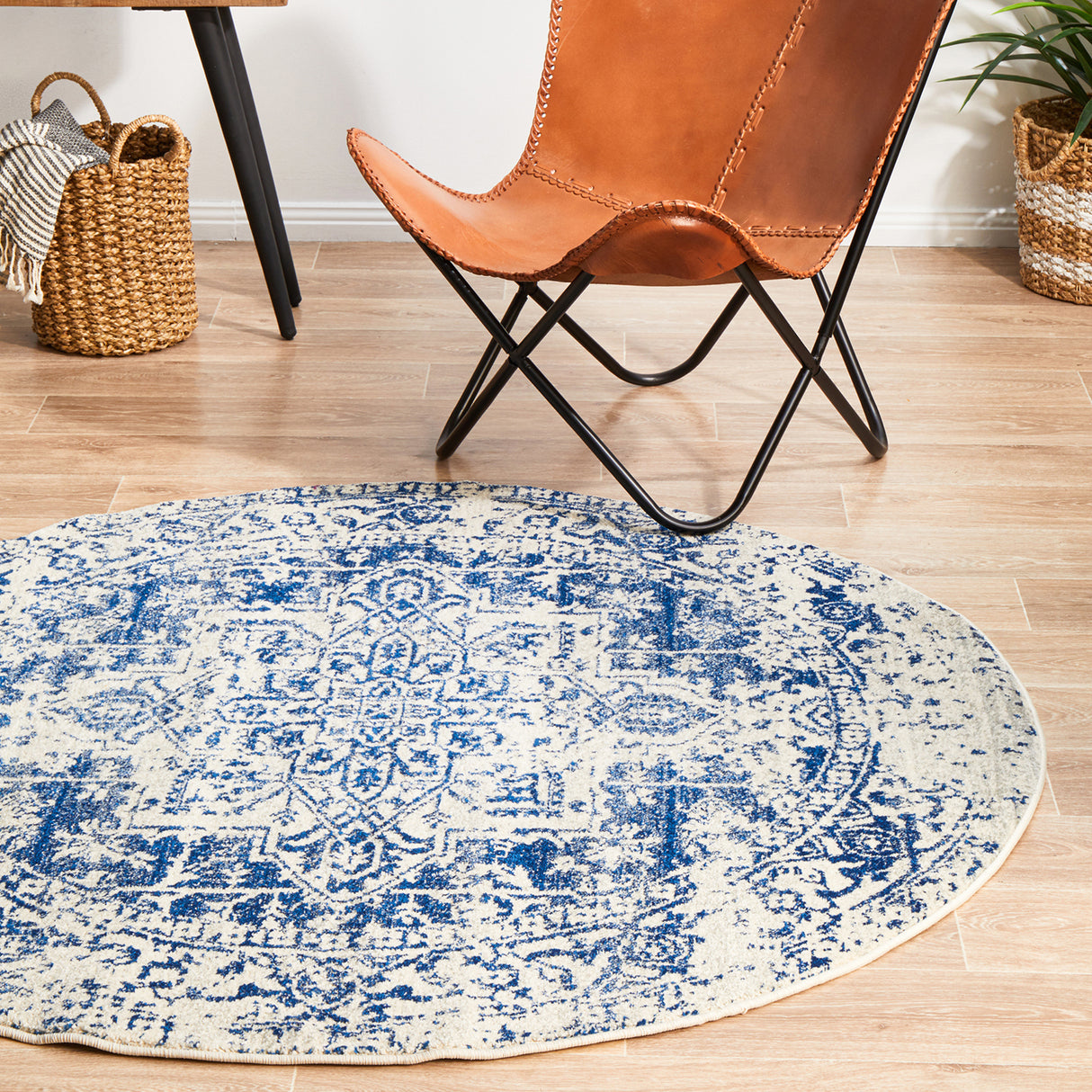 Evoke 253 White Navy Round Rug