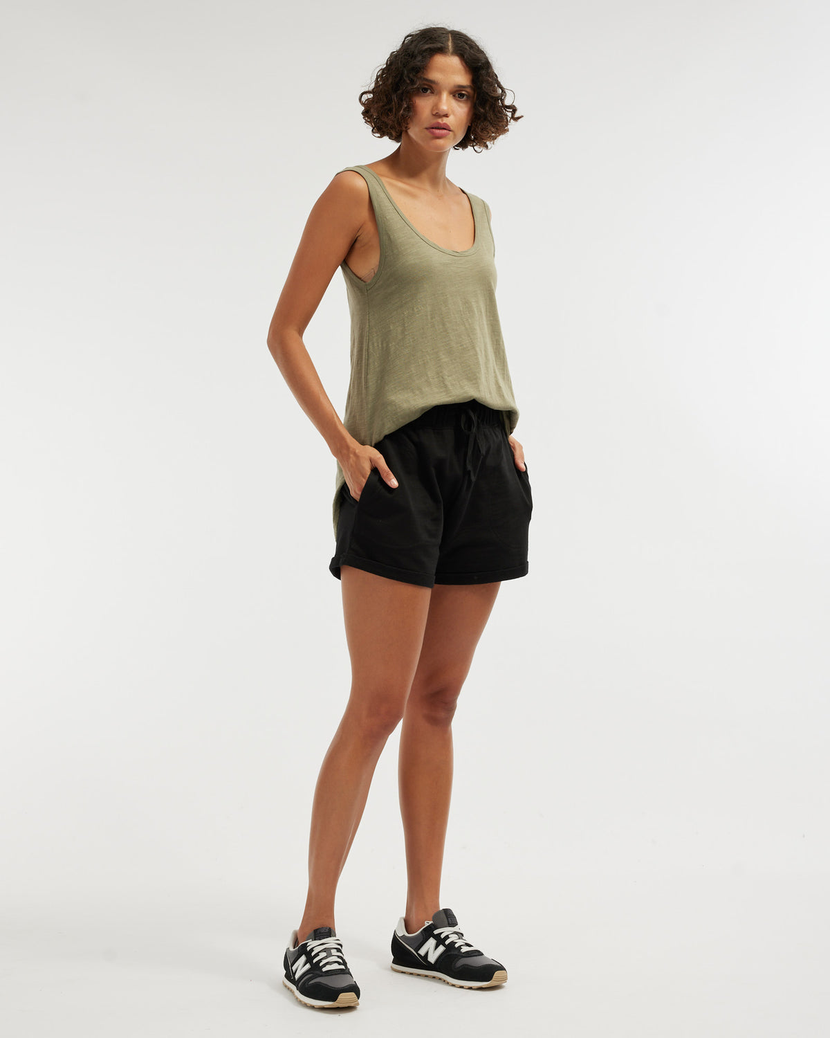 Amelius Abigail Rolled Hem Short - Black