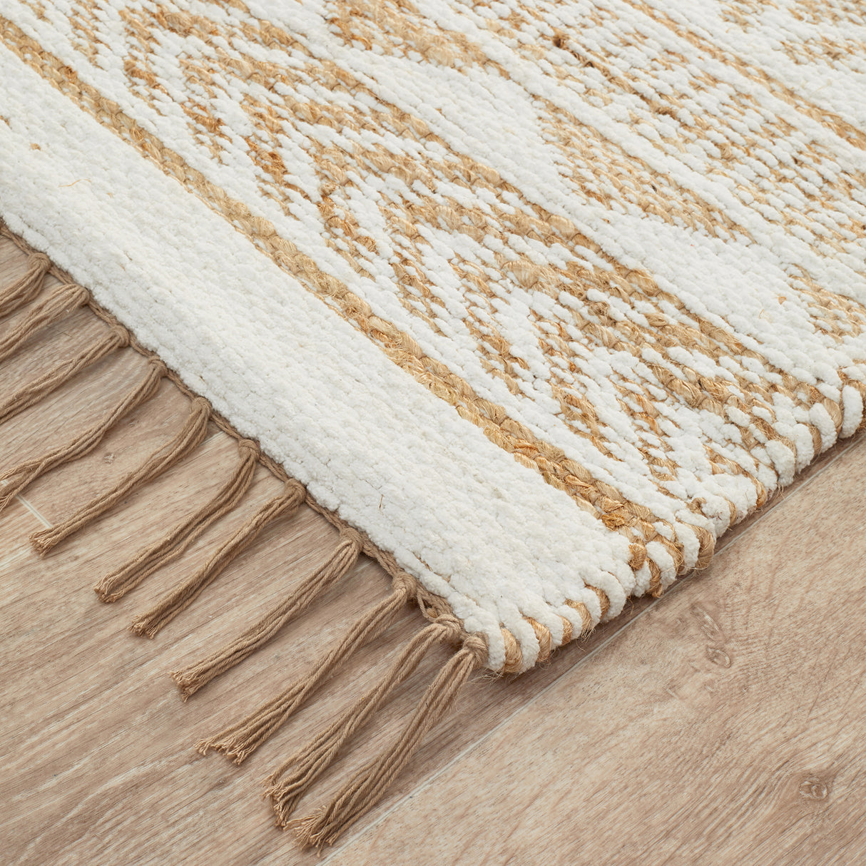 Parade 333 White Rug