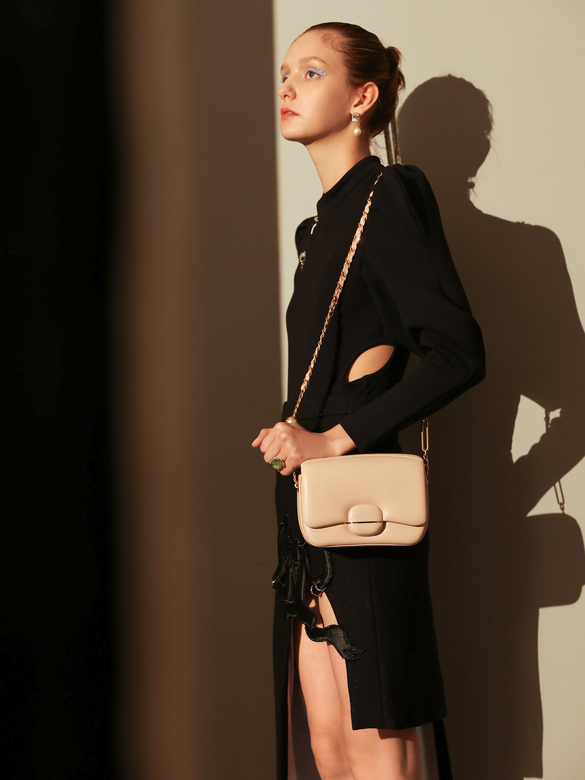 Structured Buckle Leather Shoulder Bag - Nude