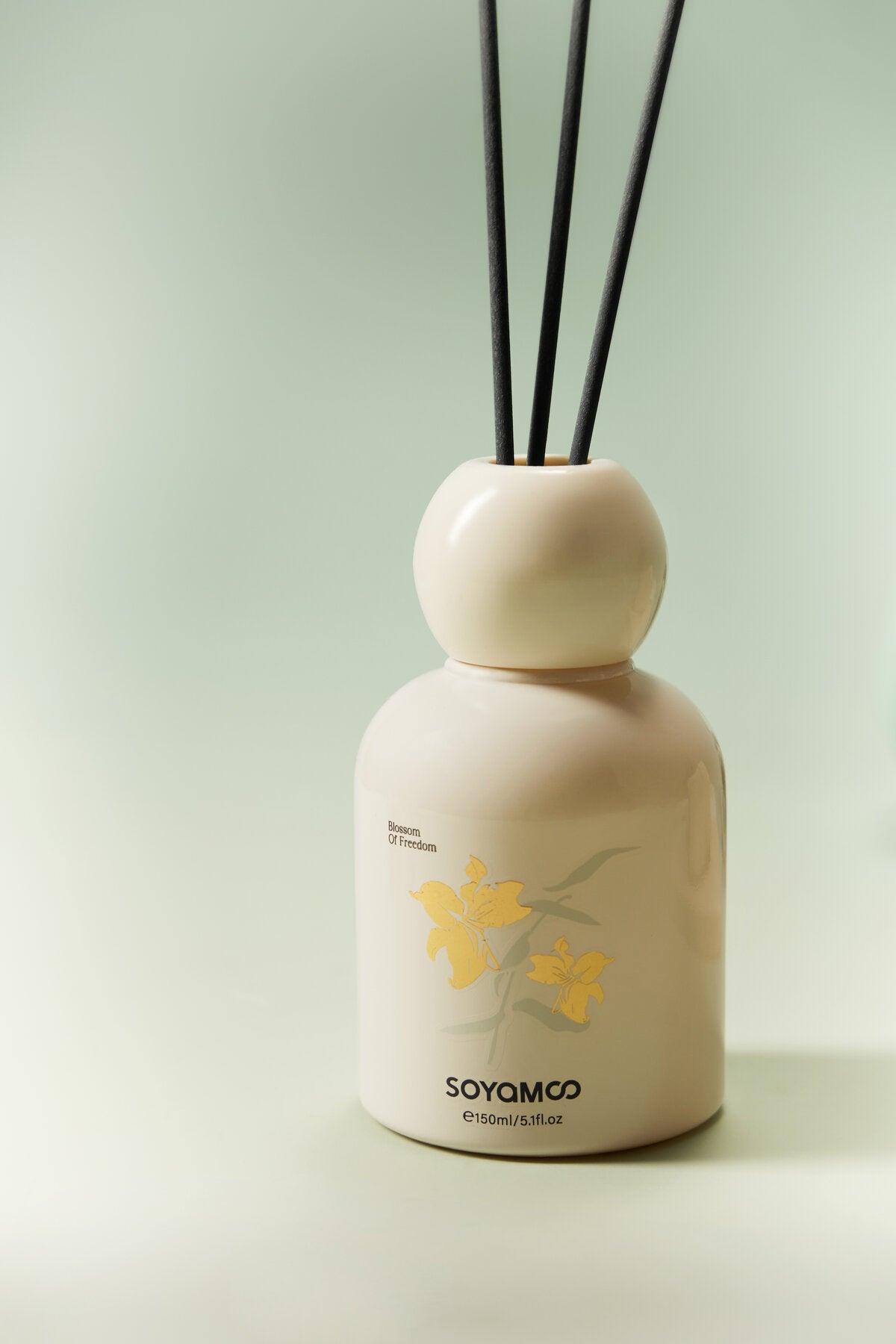 Moonlit Gardenia Sculpted Round Shoulder Reed Diffuser � 150ml