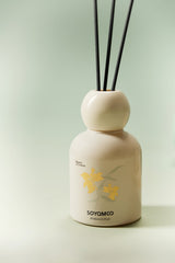 Moonlit Gardenia Sculpted Round Shoulder Reed Diffuser � 150ml
