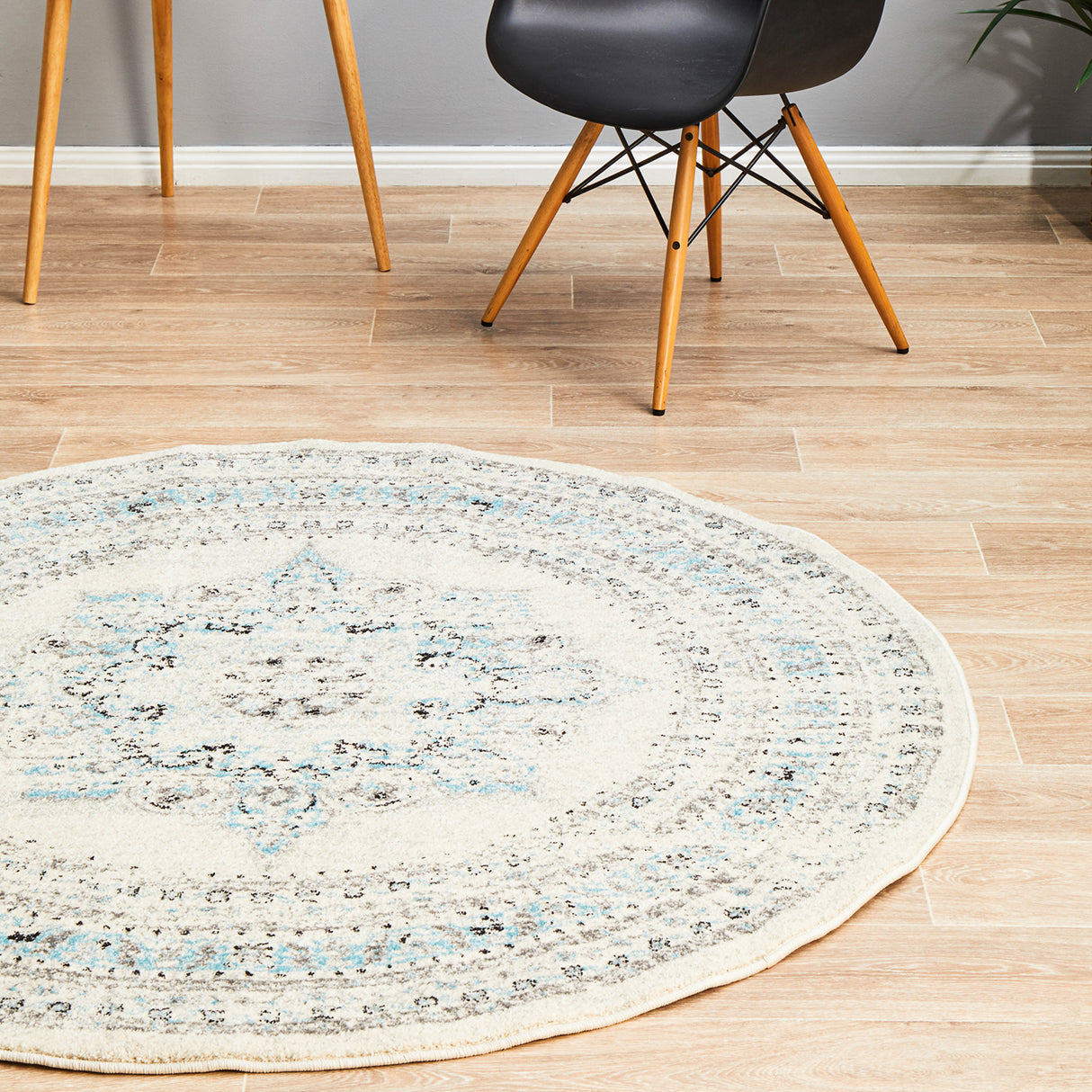 Century 922 White Round Rug