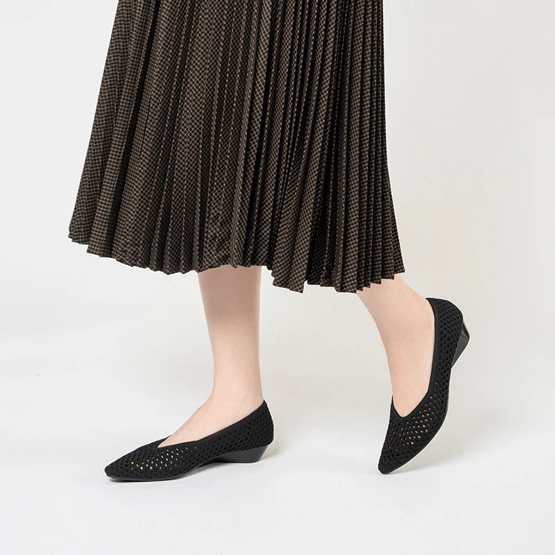 Heart Mesh Knit Pointed Toe Wedge Pumps - Black